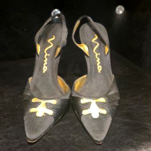 Vintage Nina shoes with detailed gold heels 1950's size 6